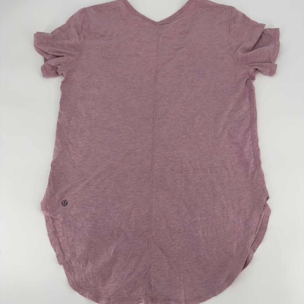 Lululemon Mauve V-Neck Relaxed Fit Tee - Size 6/8